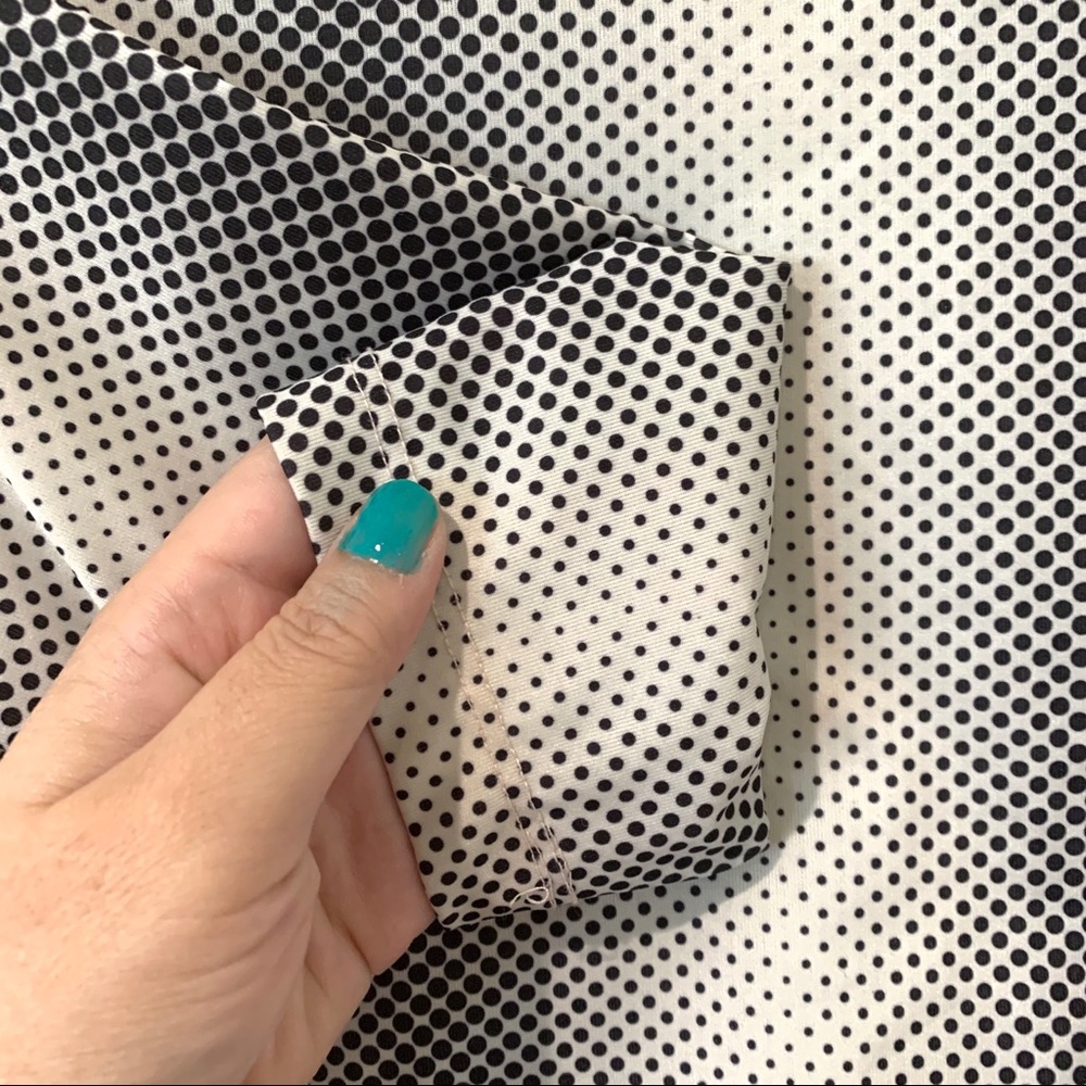 Retro 3/4 Sleeve Crop Top in B/W Gradiant Halftone